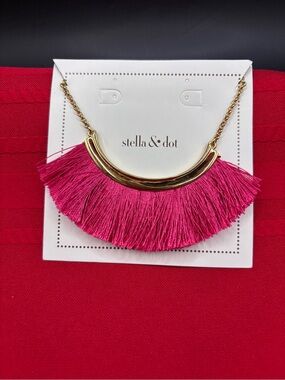 NWT Stella & Dot Eden Fringe Necklace Gold Tone Chain Statement Necklace Pink